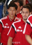 [포토]손흥민, 바이젠 04레버쿠젠 선수들과 함께 입장