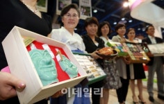 [포토]명인들이 선보이는 명절선물 상품전
