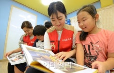 [포토]롯데홈쇼핑, 문화 소외계층 위한 작은 도서관 14호점 개관