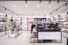 [스마트 UP]LG생건, 멀티숍 보떼..고객 맞춤형 진화