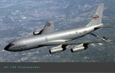 [포토] `KC-135` 항속거리 짧은 전투기를 위한 공중급유기