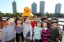 [포토]석촌호수 러버덕, 1톤짜리 귀요미 오리