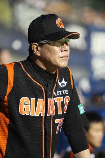 롯데, 김시진 감독 자진사퇴 발표