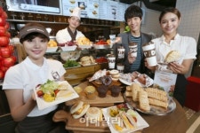 [포토]던킨도너츠, 신선함을 강조한 시청역점 리뉴얼 오픈