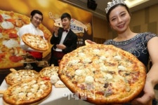 [포토]도미노피자, 치즈의 깊은 맛 살린 올댓치즈 피자 출시