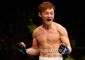 '슈퍼보이' 최두호, UFC 데뷔전에서 18초만에 TKO승