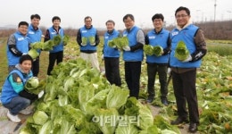 현대오일뱅크 나눔재단, 시흥 고려인 마을에 트랙터 기증