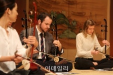 [포토]주한외국인국악강좌, 가족국악강좌의 통합 발표회-8