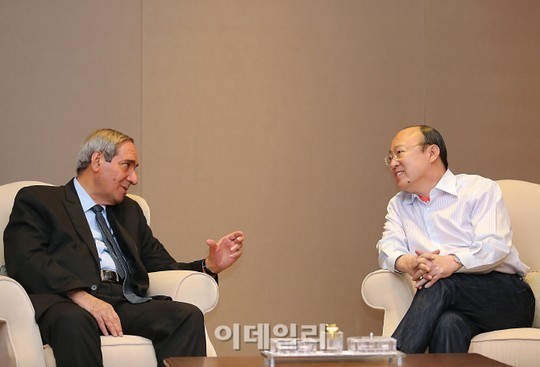 한화그룹, 김승연 회장이 한화토탈에너지스 대산공장 현장경영 초청 현장점검안전과 혁신으로 위기 극복 강조