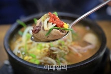 뜨끈한 국물요리에 동장군도 녹네 녹아~