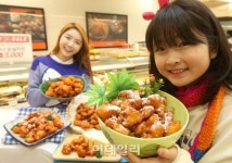[포토]달콤한 허니 순살치킨 맛보세요