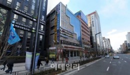 강남역 옛 뉴욕제과 건물, 평당 5억 넘었다