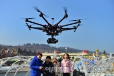 하늘 위 드론에서 에버랜드 내려보며 찰칵