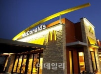 [미국기업 진단]<6>맥도날드-(下)배당도, 몸집도 줄인다