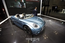 [2015서울모터쇼][포토]패션모델 MINI 슈퍼레제라 비전과 함께