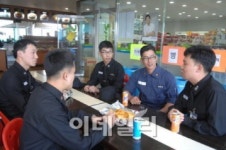 해군 PX, 입찰 나온다..편의점에 기회냐, 계륵이냐