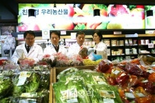 [포토]농협하나로클럽, 즉석식품 안전 점검, 농축산물 원산지 확인-2