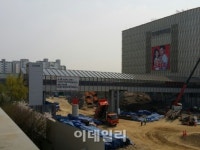 [르포]있는 육교 왜 못쓰나요?..황당한 수원시민들