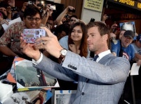 [포토] `토르` 크리스 헴스워스, 화끈한 팬서비스