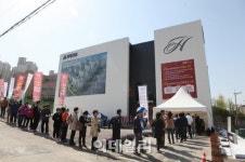 힐스테이트 백련산 4차 모델하우스 방문객 인산인해