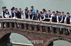 [포토]대학탐방 온 경남 진주고등학교 학생들-1