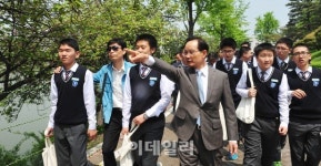 [포토]대학탐방 온 경남 진주고등학교 학생들-6