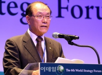 [WSF 포토]세계전략포럼 축사하는 황우여 부총리