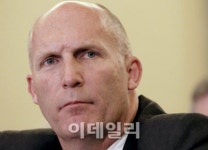 실적 악화에도 지갑 두둑히 챙긴 CEO 알고보니...