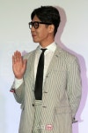 [포토]가수 정준일, '수줍은 인사'