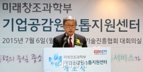 [포토]축사하는 박용현 한국산업기술진흥협회 회장