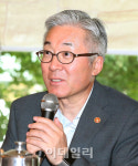 김종덕 장관 국립현대미술관장 외국인 안될 이유없다
