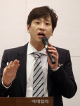 [포토]강연하는 이정복 대표