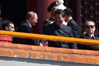 [포토] 시진핑 중국 주석, 푸틴 러시아 대통령과 웃으며 악수