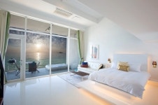 올 가을, 파도 밀려와 노크하는 객실에서 하룻밤.. 속초 풀빌라 펜션 ‘Stay-G’