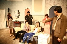 연극 라이어 연중 무휴…추석에도 만나요