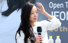 [BIFF포토]한국영화기자협회 오픈토크에 참석한 배우 전도연