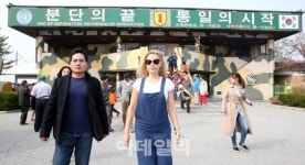 [포토]도라산 전망대 찾은 에이미 멀린스