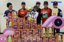 [포토]“아픈 어린이들을 위해 부천야구인들이 떴다”