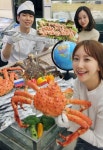[포토]"킹크랩이 사람 얼굴보다 크네"