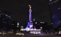 [포토][파리 테러] 멕시코 황금천사상에도 애도의 조명켜져
