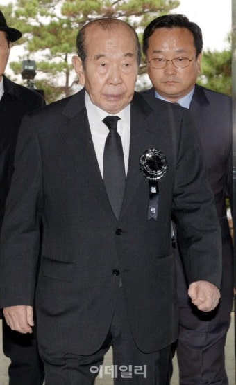 [포토]YS 빈소 찾은 김수한 전 국회의장