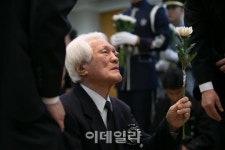 [포토]조문하는 최형우 전 내무부장관