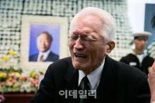 [포토]오열하는 최형우 전 내무부 장관