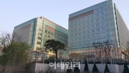 [르포]오전 9시 캐주얼 차림 삼성맨 우르르.. 서울R&D캠퍼스 첫 출근