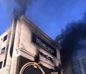 서울 뉴코아 강남점 3층 창고서 화재.. 2시44분께 진화