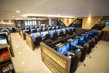 승승장구 롤 인기에 피시방 제2황금기, 헌터PC 창업문의 증가