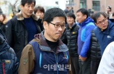 [포토]대웅전 향하는 한상균 민주노총 위원장