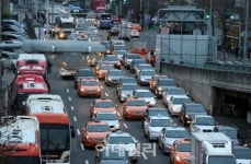 [포토]서울역고가 폐쇄, 출근길 교통체증 시작
