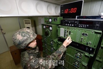 [포토]정오 기해 방송 재개되는 대북확성기