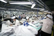 개성 공장 중단 날벼락 신원..오너 부재 삼중고에 비통